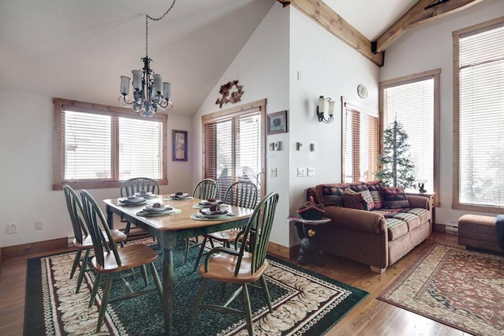 Snowy Bear Chalet W/ Hot Tub Big White Ski Resort Exterior foto