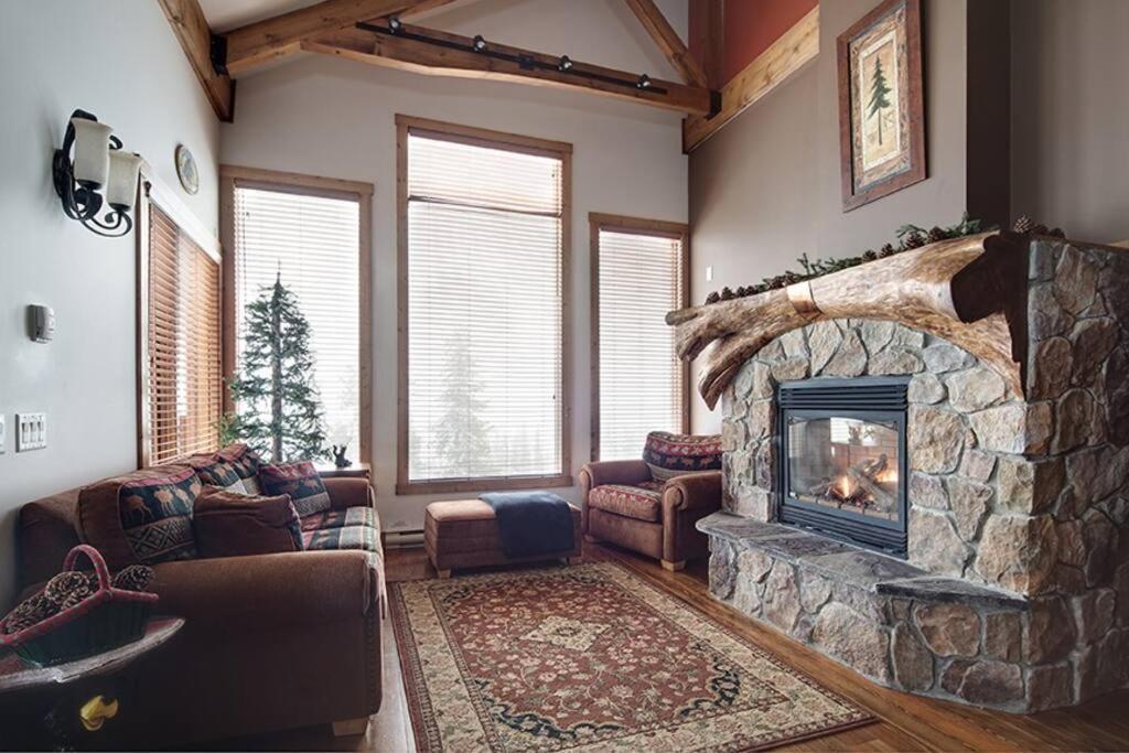 Snowy Bear Chalet W/ Hot Tub Big White Ski Resort Exterior foto